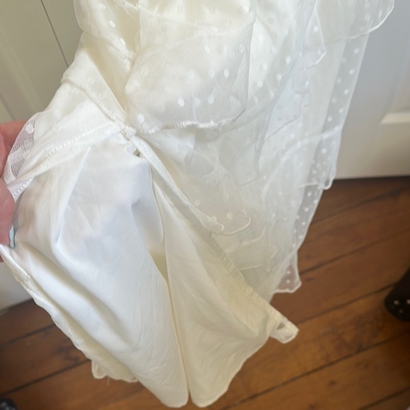 Elegant White Ruffled Dress - Picture 6 of 7